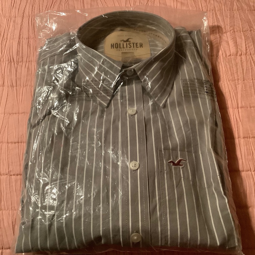 NWT Men’s new Small Hollister button up long sleeve striped shirt